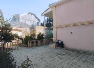 Qara Qarayev metrosu . Ayla Şadlıq Sarayının yanı . İpoteka