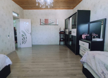 Qara Qarayev metrosu . Ayla Şadlıq Sarayının yanı . İpoteka