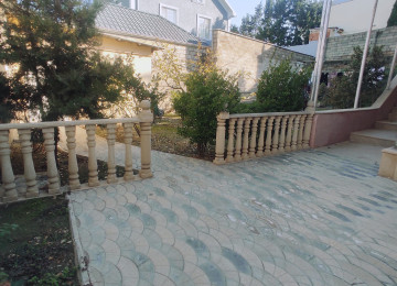 Qara Qarayev metrosu . Ayla Şadlıq Sarayının yanı . İpoteka