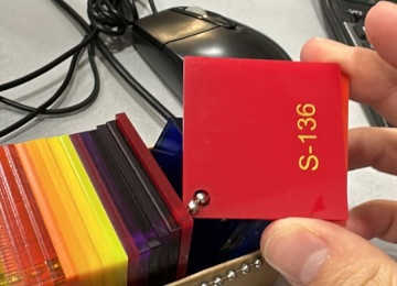 Orqsteklo satışı. Ölçüləri 1.22 x 1.83m Qalınlıqları: 2mm -