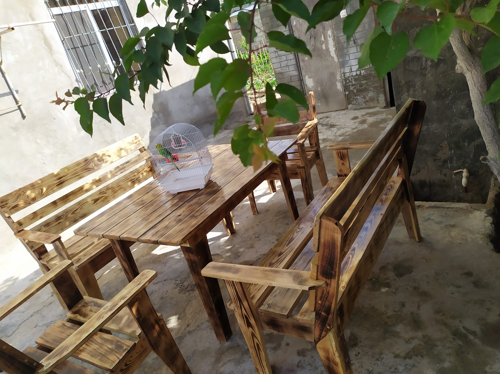 Bağ evləri, restoran (kafe , pub ) üçün taxta masa ve