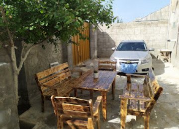 Bağ evləri, restoran (kafe , pub ) üçün taxta masa ve