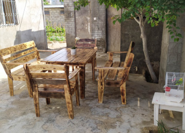 Bağ evləri, restoran (kafe , pub ) üçün taxta masa ve