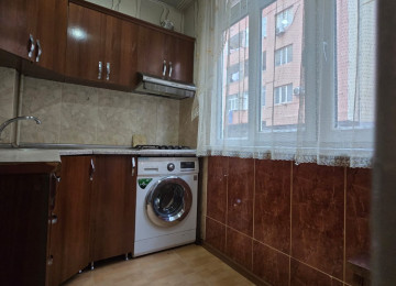 Riyyat ticaret Merkezide 1 otaq 2 ye olmus 45 kv 11