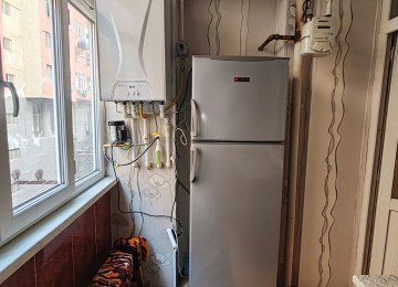 Riyyat ticaret Merkezide 1 otaq 2 ye olmus 45 kv 11