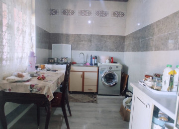 Qara Qarayev metrosuna 15 dəqiqəlik piyada məsafədə . Ayla