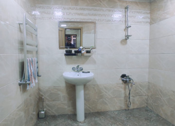 Qara Qarayev metrosuna 15 dəqiqəlik piyada məsafədə . Ayla