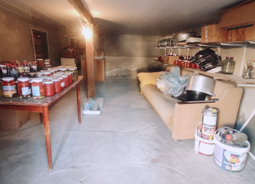 Qara Qarayev metrosuna 15 dəqiqəlik piyada məsafədə . Ayla