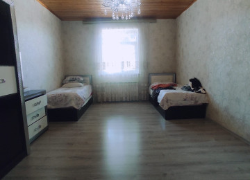 Qara Qarayev metrosuna 15 dəqiqəlik piyada məsafədə . Ayla