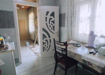 Qara Qarayev metrosuna 15 dəqiqəlik piyada məsafədə . Ayla