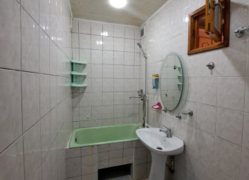 Xırdalan, köhne bazarın yaxınlığında 9 mərtəbəli binanın 5