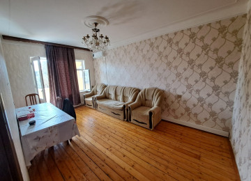 Xırdalan, köhne bazarın yaxınlığında 9 mərtəbəli binanın 5