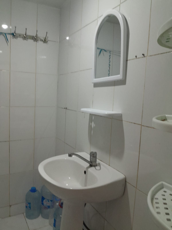 1 otaq menzil kiraye verlir Riyyat Ticaret Merkezide 1 otaq menzil kiraye verlir menzil