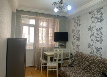 Riyyat Ticaret Merkezinin yanl 1 otaq 2 ye olmus Menzil