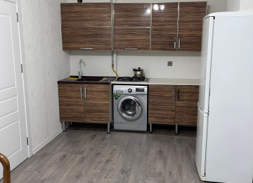 Bina yeni təmirdən çıxıb. Xırdalanda kiristal abşeron 1də