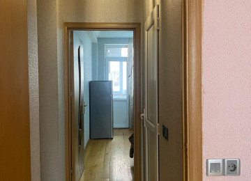 Riyyat Ticaret Merkezinin yanl 1 otaq 2 ye olmus Menzil