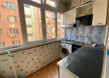 Riyyat Ticaret Merkezinin yanl 1 otaq 2 ye olmus Menzil