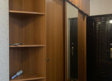 Riyyat Ticaret Merkezinin yanl 1 otaq 2 ye olmus Menzil