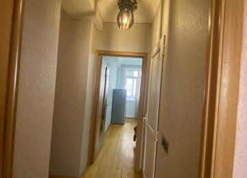 Riyyat Ticaret Merkezinin yanl 1 otaq 2 ye olmus Menzil