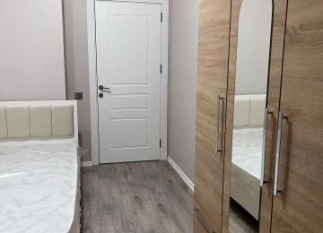 Bina yeni təmirdən çıxıb. Xırdalanda kiristal abşeron 1də