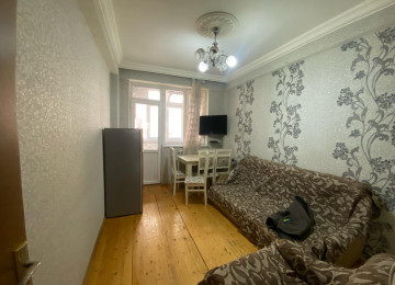 Riyyat Ticaret Merkezinin yanl 1 otaq 2 ye olmus Menzil