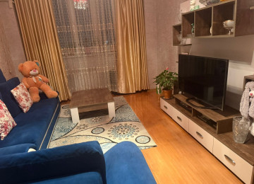 Mənzil tam təmirlidir, ponaraması prospektə açılır, bütün