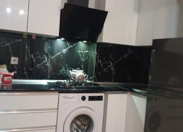 Xlrdalan Kristal 1.(H.Əliyev prospekti)də yerləşir,tam