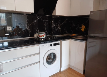 Xlrdalan Kristal 1.(H.Əliyev prospekti)də yerləşir,tam