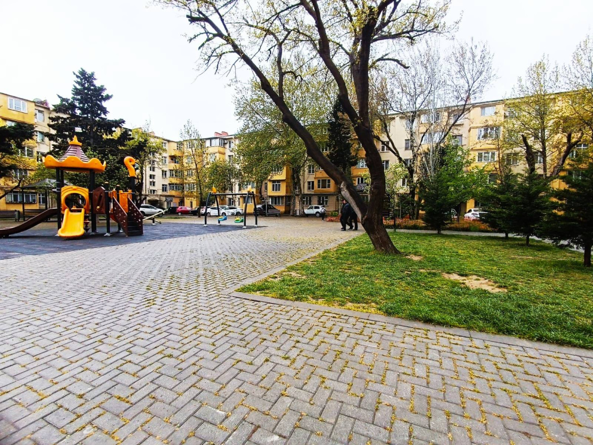 m.Q.Qarayev 2 otaqa duzelme menzil satilir . Qara Qarayev metrosuna 3 dəqiqəlik piyada məsafədə 1