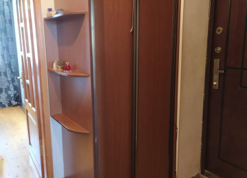 Xırdalanda 3 nömrəli məktəbin qarşısında daş binada 5/5. .2