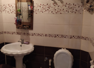 Xırdalanda 3 nömrəli məktəbin qarşısında daş binada 5/5. .2