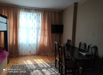 Xırdalanda 3 nömrəli məktəbin qarşısında daş binada 5/5. .2