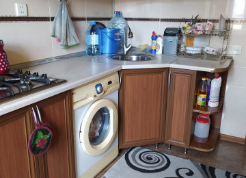 Xırdalanda 3 nömrəli məktəbin qarşısında daş binada 5/5. .2