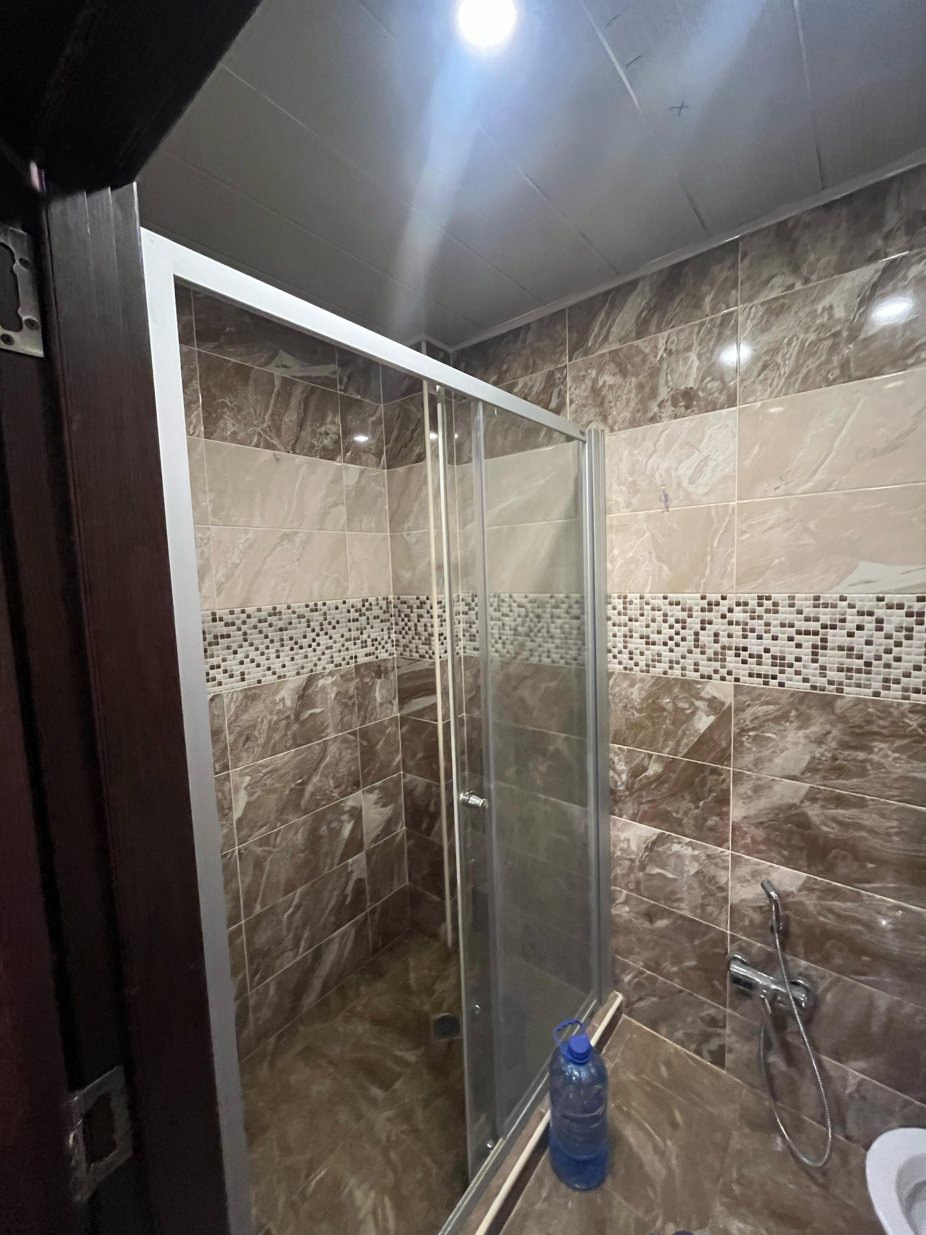 Tam təmirli, hər bir şəraiti olan mənzil kirayə verilir.