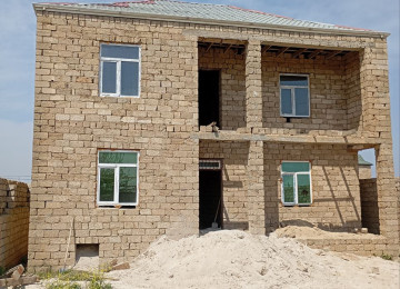 3 sotun içində. 25x12 həyət. 10x11 ev sahəsi . şəkildə