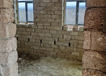 3 sotun içində. 25x12 həyət. 10x11 ev sahəsi . şəkildə