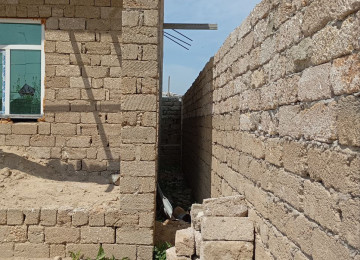 3 sotun içində. 25x12 həyət. 10x11 ev sahəsi . şəkildə