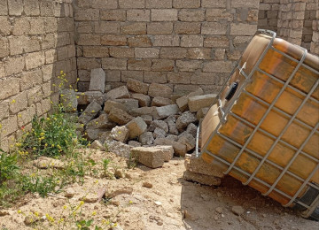 3 sotun içində. 25x12 həyət. 10x11 ev sahəsi . şəkildə