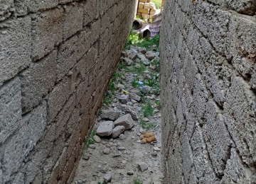 3 sotun içində. 25x12 həyət. 10x11 ev sahəsi . şəkildə