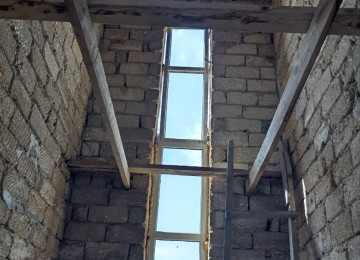 3 sotun içində. 25x12 həyət. 10x11 ev sahəsi . şəkildə