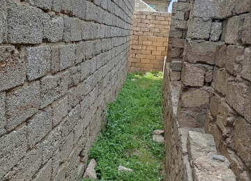 3 sotun içində. 25x12 həyət. 10x11 ev sahəsi . şəkildə