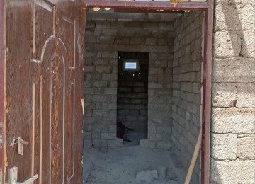 3 sotun içində. 25x12 həyət. 10x11 ev sahəsi . şəkildə