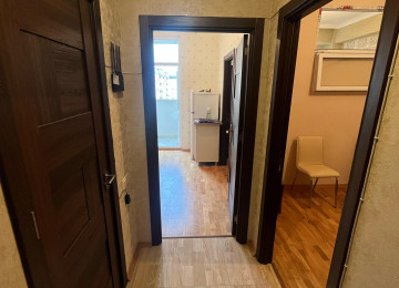 Tam təmirli, hər bir şəraiti olan mənzil kirayə verilir.