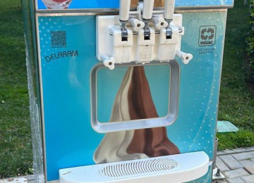 İran istehsalı dondurma aparatı 2.7kVt satılır 7500 azn.