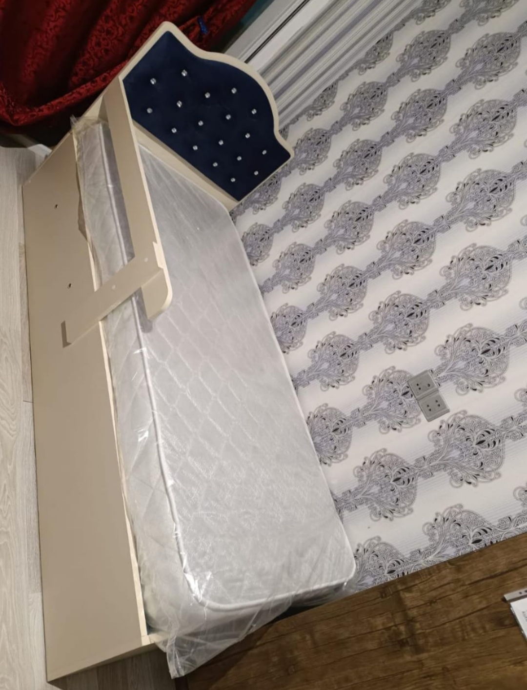 Uşaq çarpayısı Sifarişlə hazırlanır Rəng seçimi var Matras