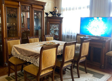 Təcili!!!!!!!!! Stol+8 stul, klassik divan+2 kreslo, qonaq