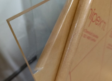 Orqsteklo satışı. Ölçüləri 1.22 x 1.83m Qalınlıqları: 2mm -