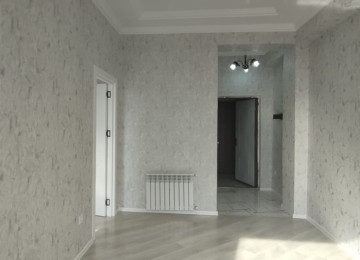 Evimiz tam təmirlidir. Qaz, işıq,su daimidir. Ev kombi