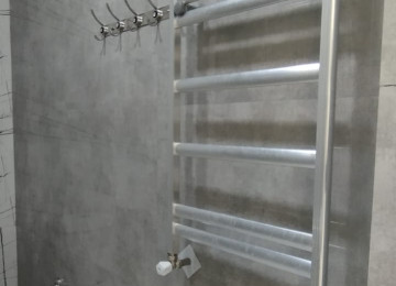 Evimiz tam təmirlidir. Qaz, işıq,su daimidir. Ev kombi