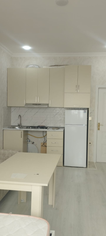 1 otaq menzil kiraye verlir 1 otaq Xırdalanda Aaf y/k-də 17 mərtəbəli binanin 17 ci